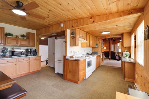 Kitchen | Cooking Basics | Main Level