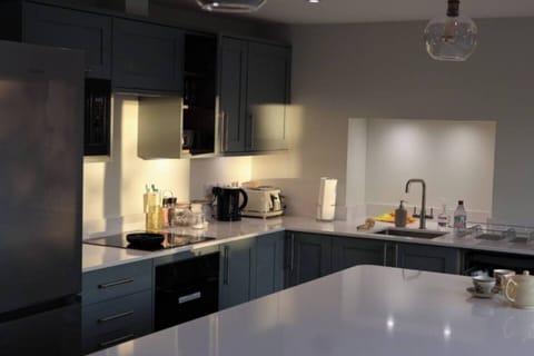 1f886cdd-a744-4dd0-8774-a61ffd74ff9d