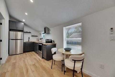 Fully Stocked Kitchen with Breakfast Nook
