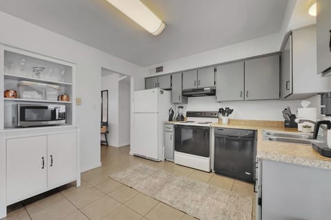 Kitchen | Cooking Basics | Dual Drip/Keurig Coffee Maker