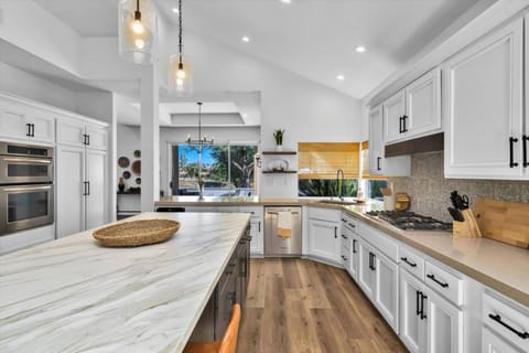 Kitchen with Dishwasher, Gas Stove and ample counter space