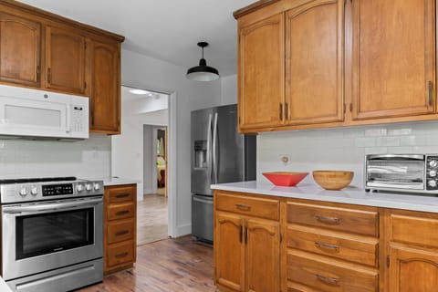 We take pleasure in cooking and hosting gatherings, and our kitchen is equipped with an ample supply of pots, pans, knives, and culinary gadgets. We have an abundance of dishes to beautifully set the table for almost any occasion or celebration.