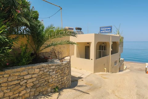 Property Exterior – Beachfront Location
The house is situated right by the beach in peaceful Agia Pelagia.