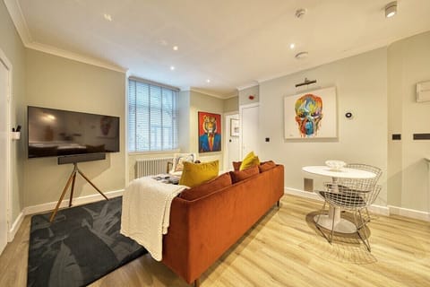 Living Room / Lounge