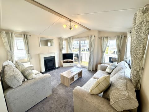 Living Room / Lounge
