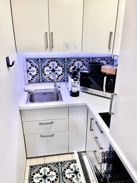 Fully equipped kitchen with dishwasher