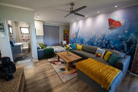 Lounge with extra sofa bed in the back