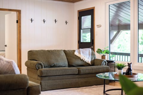 Main entrance and upstairs living room. 