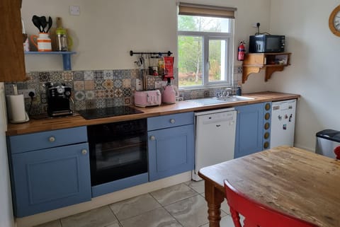Fully equipped kitchen with dining table and six chairs

