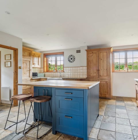 Fully-equipped kitchen 