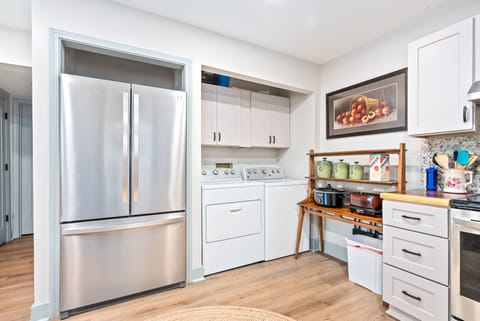 Enjoy the comforts of home with a full kitchen and in-house laundry. Whether you're cooking a family meal or freshening up after a river day, everything you need is right at your fingertips.