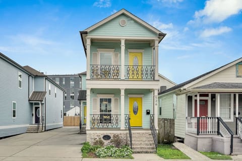 Front of House + private balcony