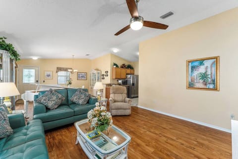 Plenty of natural light making the space cheerful and inviting!