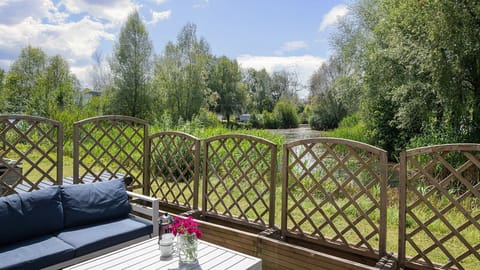Chestnut Lodge is a three-storey lake house where the line between indoor and out is blurred