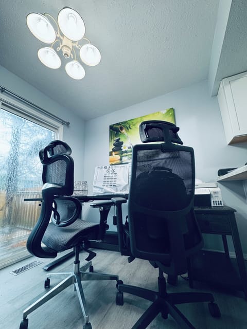 Cozy and Family-Friendly Comfort in the Heart of Bloomington -Away from Home!cc