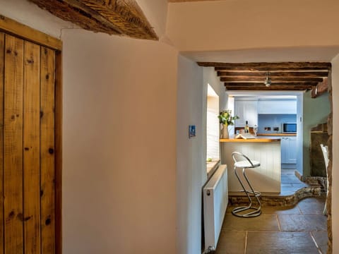 Daytime, Building, Window, Facade, Apartment, Urban Design, Condominium, Mixed-Use