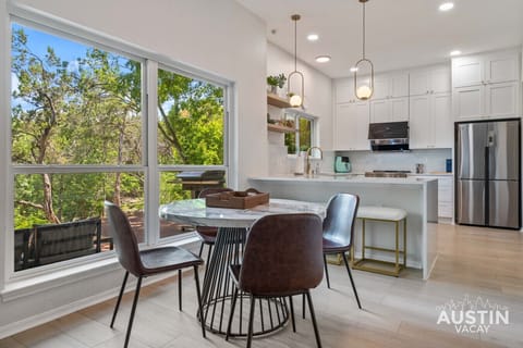 This cozy nook blurs the line between breakfast and brushstroke, indoors and out.