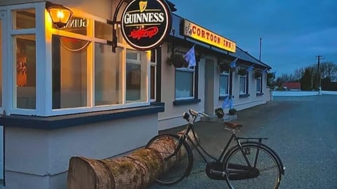 Cortoon Inn Exterior