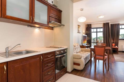 Fully equipped kitchenette.