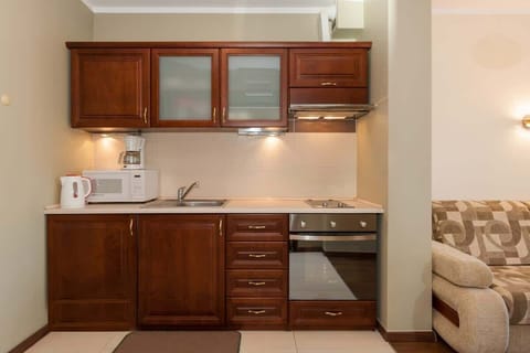 Fully equipped kitchen with dining table.