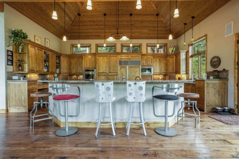 Additional counter seating 