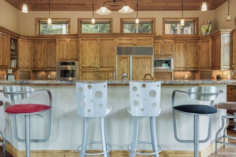 Additional counter seating 