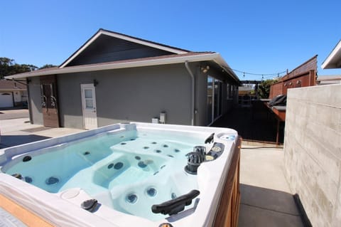 Outdoor showers and Hot tub