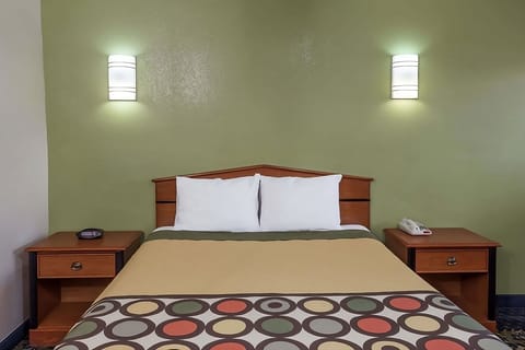 Unit w/ Queen size bed