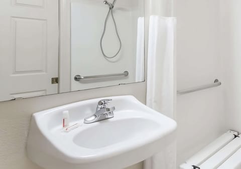 All linens, towels, bathroom essentials are provided!