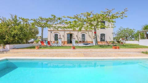Finca El Olivo Llorón Montilla by Ruralidays