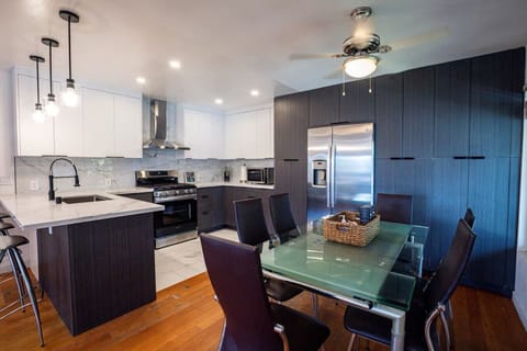 🍷 Dine In, Wine Down Share meals or work from home at this spacious glass dining table—backed by a gourmet kitchen with everything you need.
