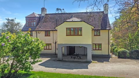 West Down Country House with hot tub