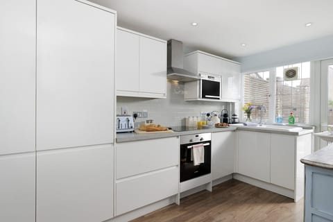 Appletree Cottage Kitchen - StayCotswold