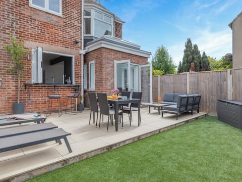 Sitting-out-area | Southfield Sanctuary, Weymouth