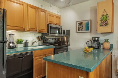 Large Breakfast Bar Makes an Ideal Buffet Space
