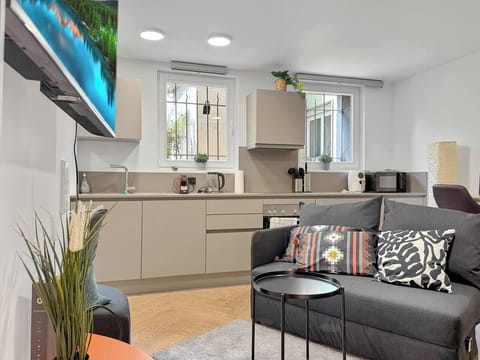 77a7ff60-4eb8-4e07-ac85-2b0b3b4f5d87