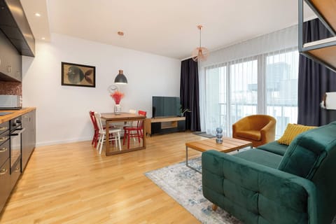 Open-plan living and dining area – Family-friendly space combining a living room and dining area with modern decor.