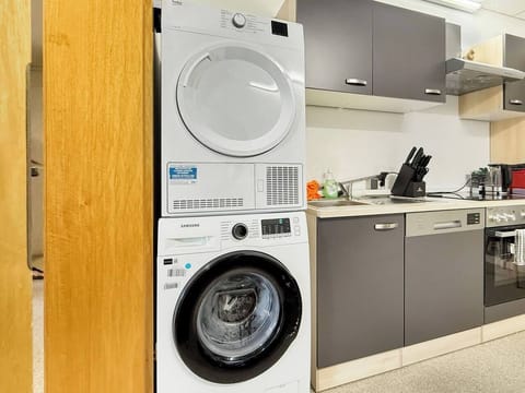 844dc2bf-0b57-4a87-80a0-8b874cbc09ef