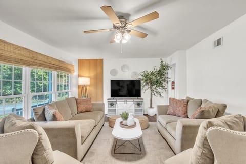 Living Room | Single-Story Home | Central Air Conditioning