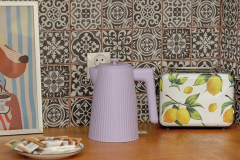 A colorful electric kettle, and a toaster enliven the interior and let you enjoy your morning pleasures.