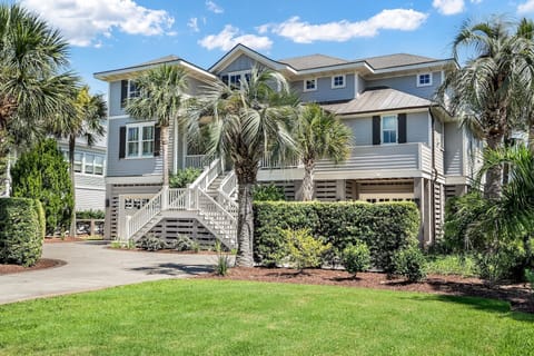 Welcome to Beach Shelter | 3708 Palm Blvd | Isle of Palms, SC | IOP Escapes