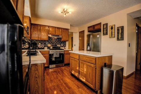 Fully equipped kitchen including a Blender, Rice cooker, toaster and chopper.