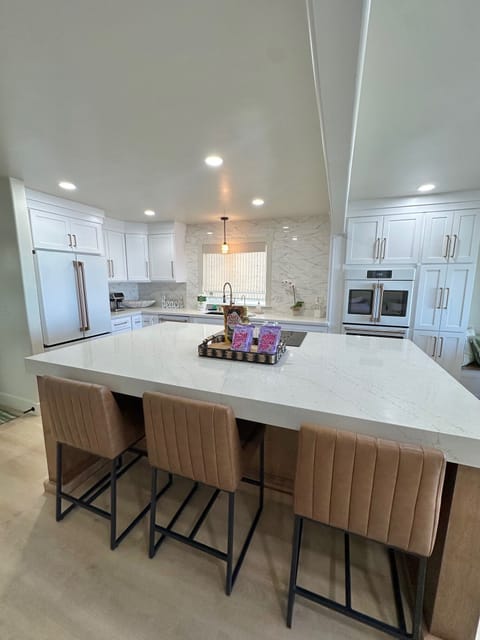 Cook dinner in a modern, dream kitchen while enjoying the beautiful view 