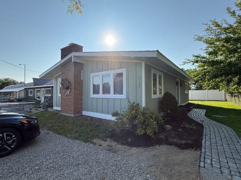 Charming home attached to a quaint flower shop/greenhouse (currently inactive).