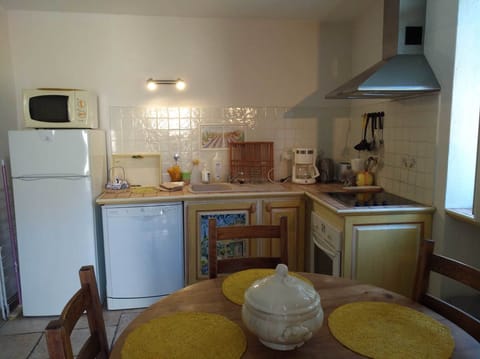 2022_BD_Les_terrasses_gites_en_cevennes_LeSoleilDuSud_cuisine1