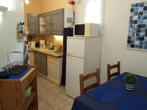 2022_BD_Les-terrasses-gites-en-Cevennes-La-Grande-Bleue_cuisine1