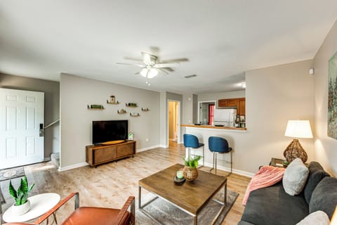 Dining Bar | Dishware/Flatware | 1st Floor