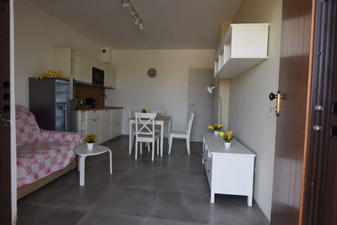 Autumn, Kitchen, Living Room, Spring, Summer