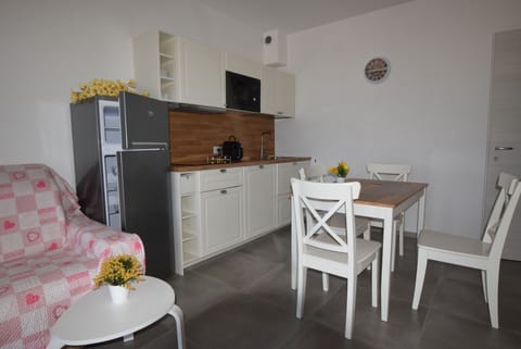 Autumn, Kitchen, Living Room, Spring, Summer