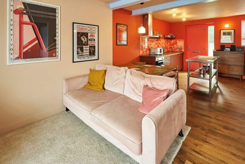 Apartment 1, Lewes Road, Newhaven - Host & Stay